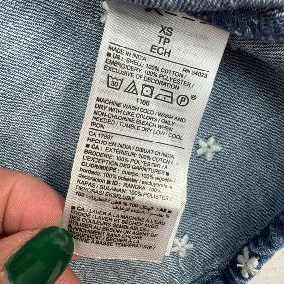 Old Navy Chambray Puff Sleeve Top Womens Sz Xs Embroidered Flower Smocked Chest - Picture 4 of 9